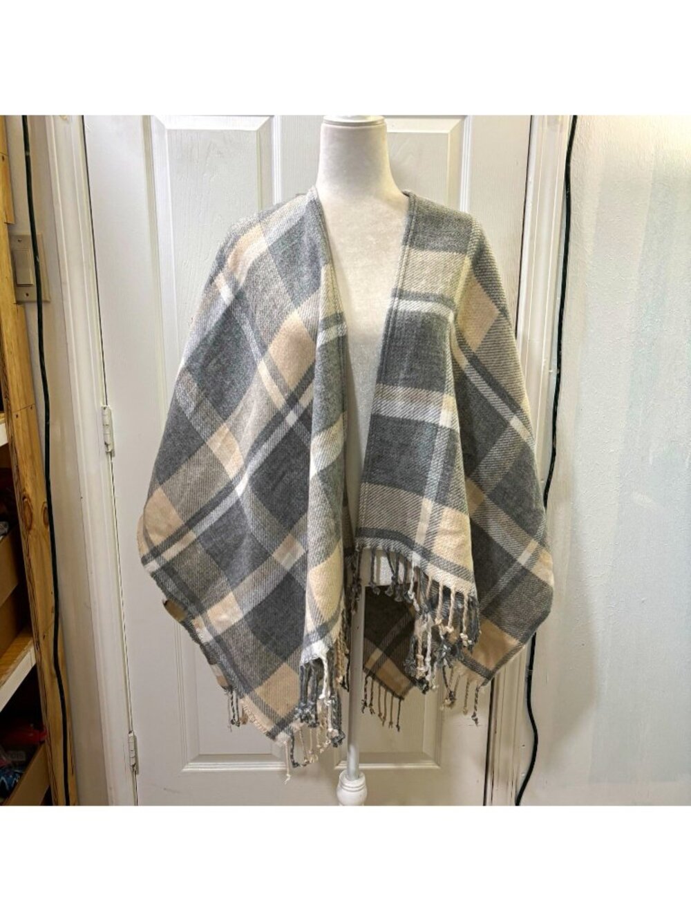 Abercrombie & Fitch Plaid Shawl Wrap Woven Fringe Gray Beige Ivory heritage
